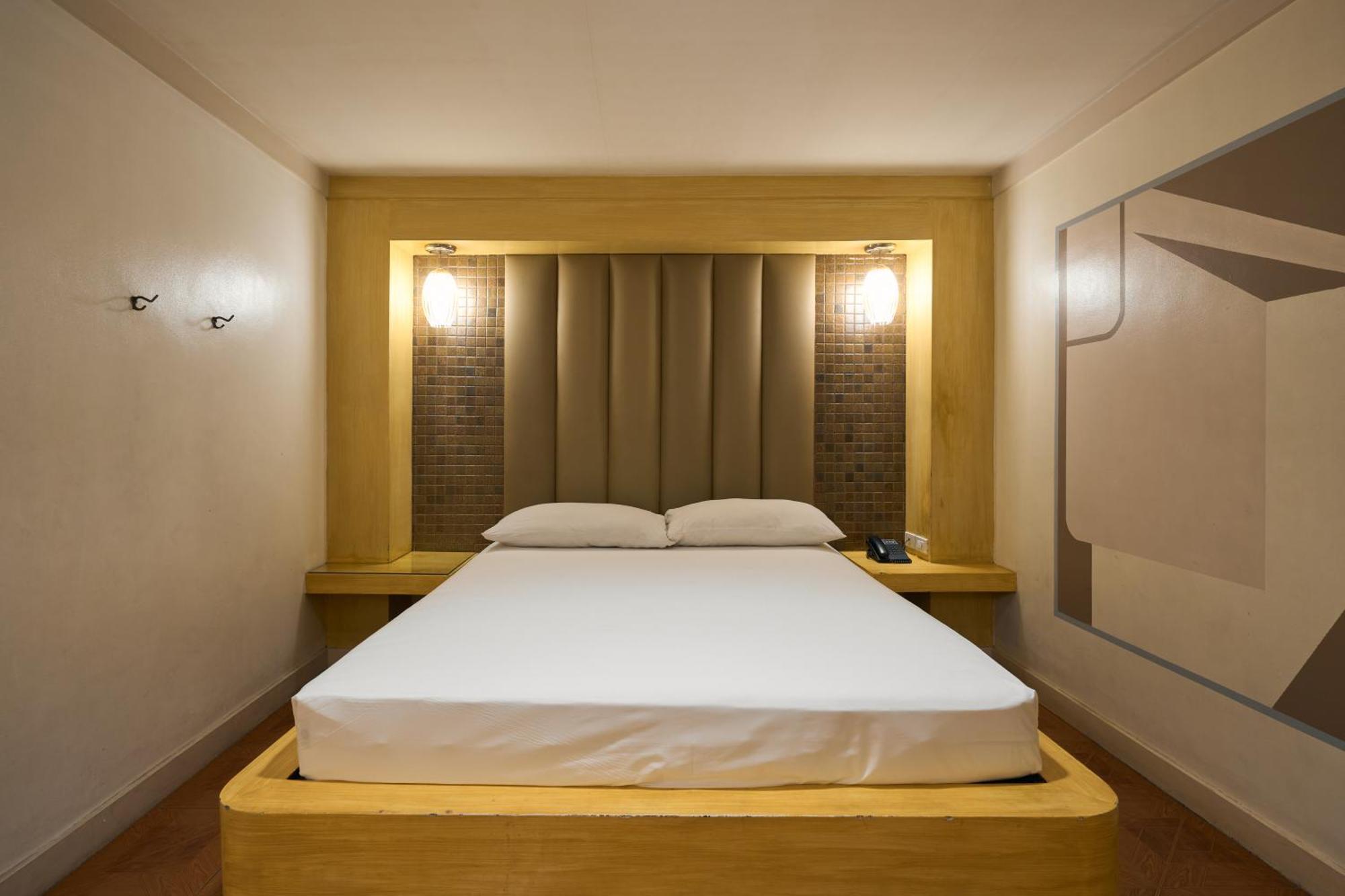 Victoria Court Malabon Hotell Valenzuela Exteriör bild